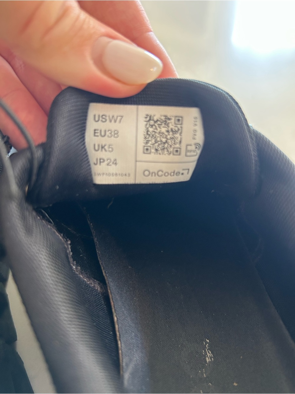On Running Cloud 6 Triple Black Sneakers Women’s size 7 Athletic Walking Running - Picture 6 of 6